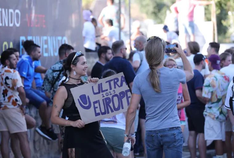 Počela je Ultra! Split pod opsadom horde partijanera, već je bilo posla za Hitnu, a i policiju: 'Skidao je i čarape, patike, uloške iz patika'