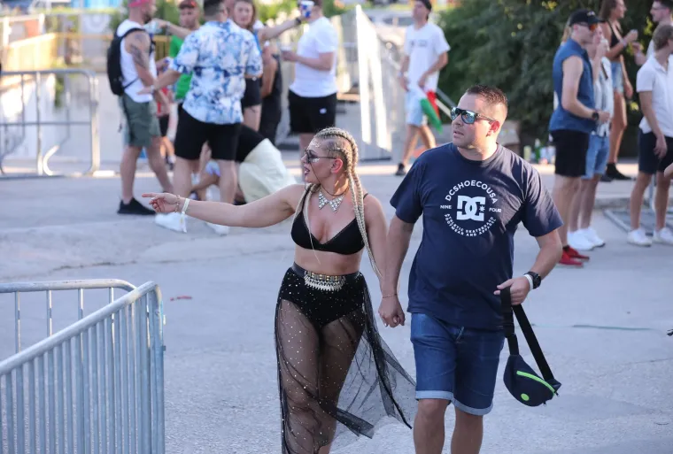 Počela je Ultra! Split pod opsadom horde partijanera, već je bilo posla za Hitnu, a i policiju: 'Skidao je i čarape, patike, uloške iz patika'