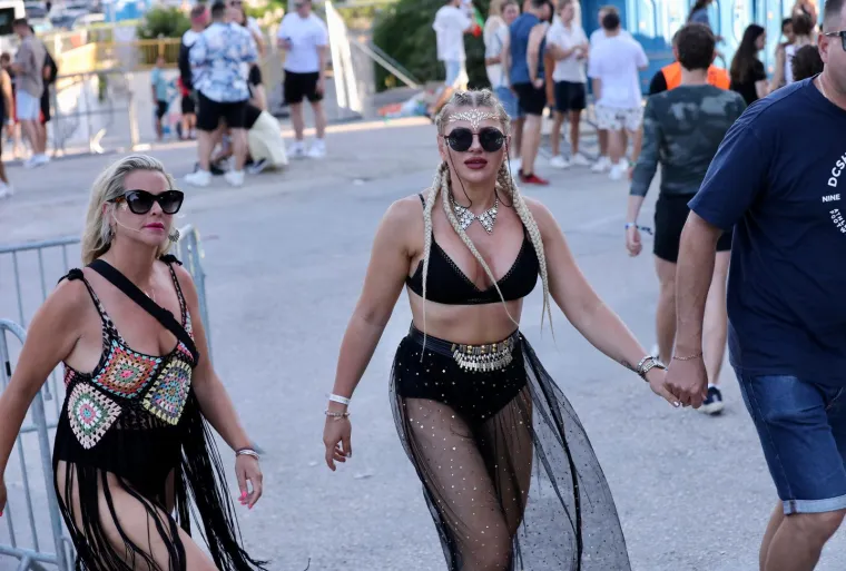 Počela je Ultra! Split pod opsadom horde partijanera, već je bilo posla za Hitnu, a i policiju: 'Skidao je i čarape, patike, uloške iz patika'