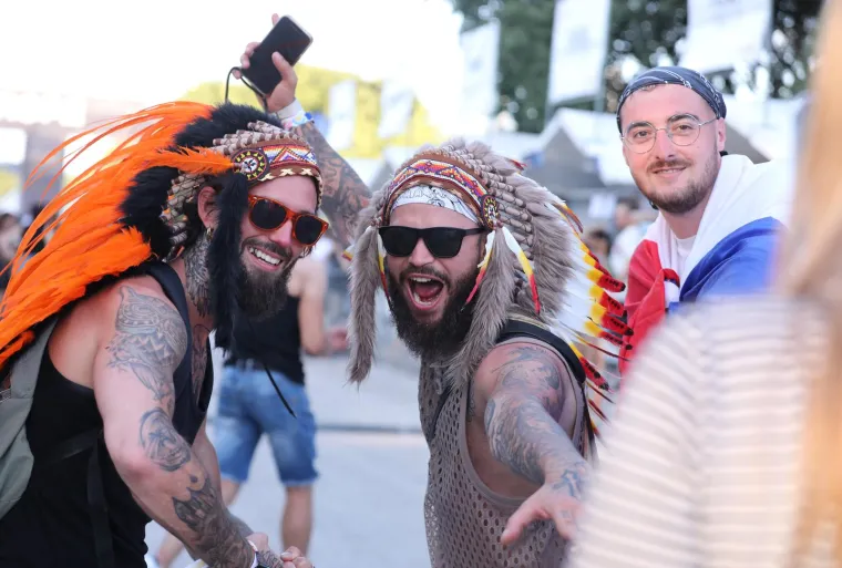 Počela je Ultra! Split pod opsadom horde partijanera, već je bilo posla za Hitnu, a i policiju: 'Skidao je i čarape, patike, uloške iz patika'