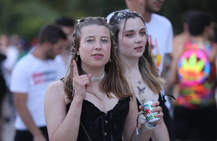 Počela je Ultra! Split pod opsadom horde partijanera, već je bilo posla za Hitnu, a i policiju: 'Skidao je i čarape, patike, uloške iz patika'