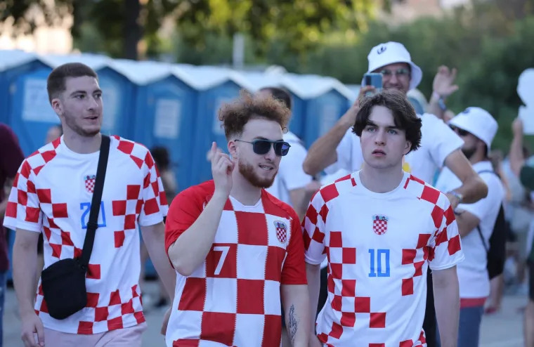 Počela je Ultra! Split pod opsadom horde partijanera, već je bilo posla za Hitnu, a i policiju: 'Skidao je i čarape, patike, uloške iz patika'
