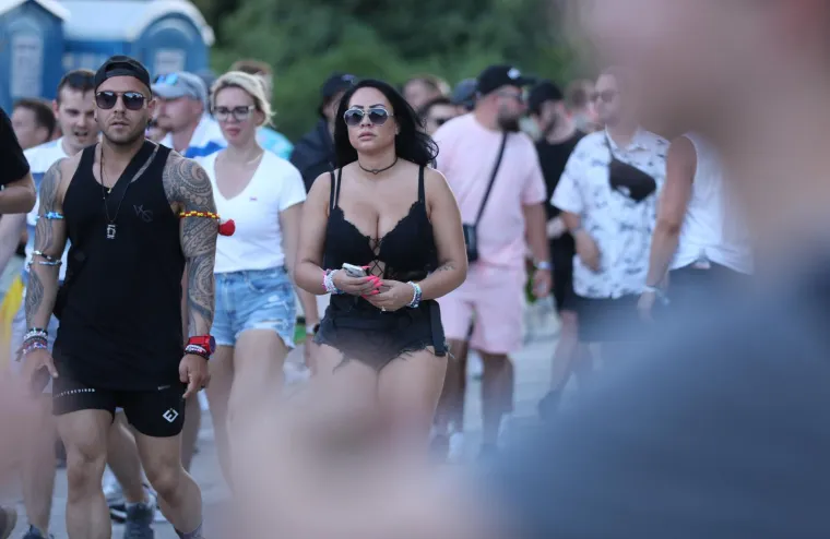 Počela je Ultra! Split pod opsadom horde partijanera, već je bilo posla za Hitnu, a i policiju: 'Skidao je i čarape, patike, uloške iz patika'
