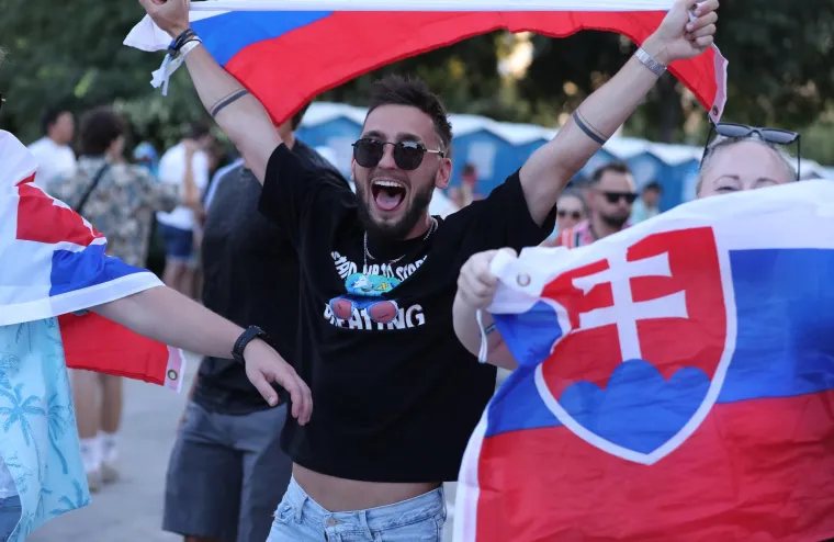 Počela je Ultra! Split pod opsadom horde partijanera, već je bilo posla za Hitnu, a i policiju: 'Skidao je i čarape, patike, uloške iz patika'