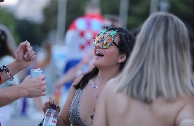 Počela je Ultra! Split pod opsadom horde partijanera, već je bilo posla za Hitnu, a i policiju: 'Skidao je i čarape, patike, uloške iz patika'