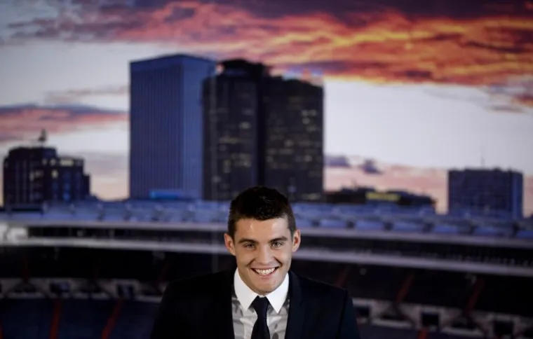 Hrvatski nogometaš Mateo Kovačić u srijedu je potpisao šestogodišnji ugovor s Real Madridom nakon čega je predstavljen navijačima i medijima.