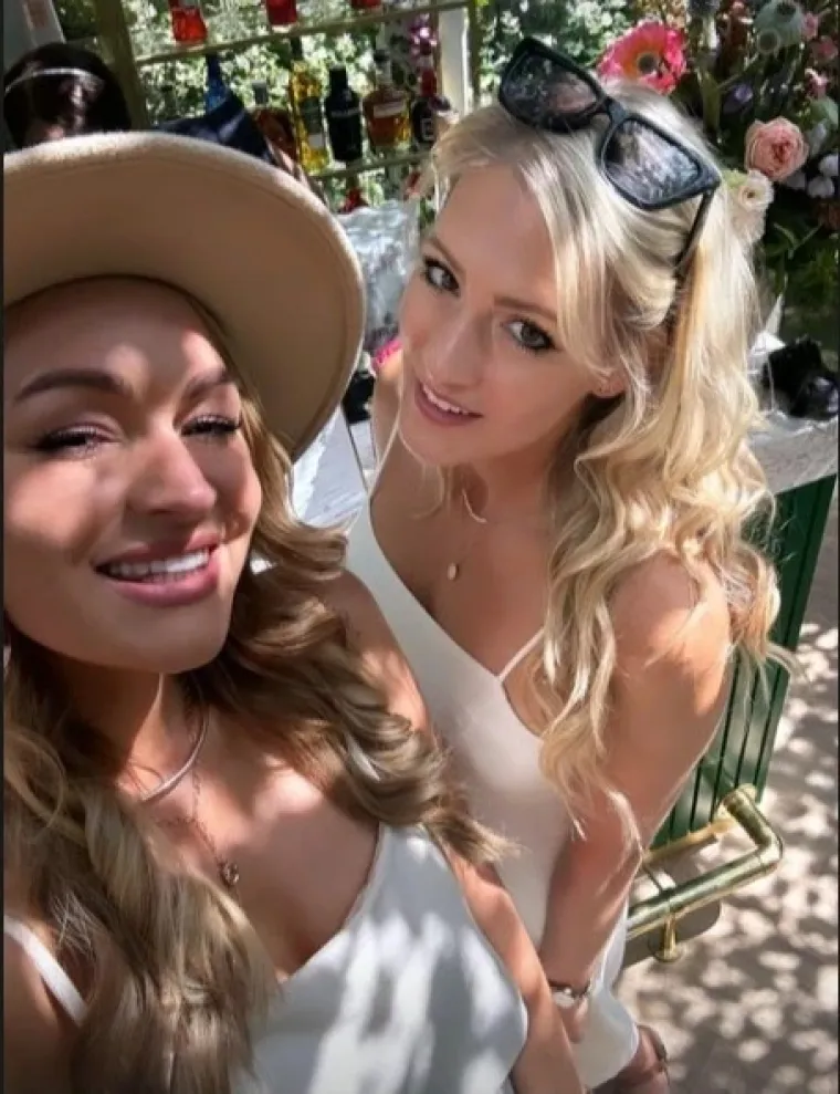 Provokativna Laura je povela prijateljicu na Wimbledon i zbog njih nitko nije mogao gledati tenis, svi su 'buljili' u njih