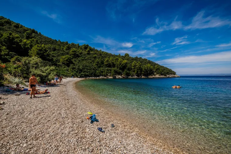 Korčula Uvala Samograd - Uvala nalazi se blizu mjesta Račišće na sjevernoj strani Otoka Korčule