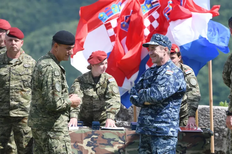 Dvodnevna hodnja bila je vrhunac njihove zahtjevne šestotjedne obuke koja je započela 26. travnja, a tijekom nje 49 polaznika među kojima i dvije polaznice obuke te djelatnici Središta za razvoj vođa “Marko Babić” na čelu sa zapovjednikom pukovnikom Ivanom Vukelićem, prošli su područje Ličko-senjske, Zadarske i Šibensko-kninske županije. Photo: Hrvoje Jelavic/PIXSELL