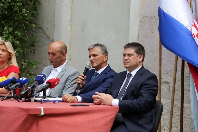 MINISTAR GORAN MARIĆ PODNIO OSTAVKU: 'Radio sam pod strašnim pritiskom, postao sam meta'