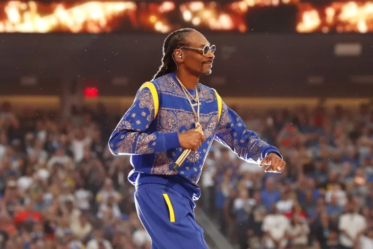 Ludi Snoop Doggy Dogg uhvaćen u nezgodnom trenutku na 56. Super Bowlu: Evo što radi kad misli da nitko ne gleda