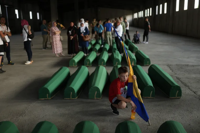 Tuga i bol i nakon 28 godina. U Srebrenici će pokopati žrtve pokolja. Najmlađa žrtva imala je samo 15 godina