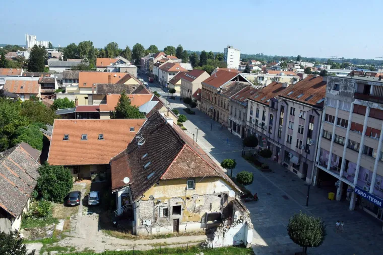 Sisak je pogodio potres 2020. godine. Ovako danas izgleda iz zraka