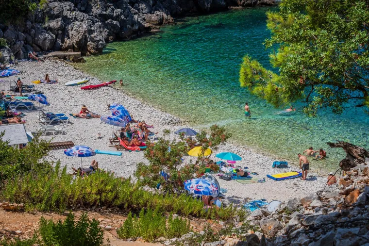 Hrvatski biser koji se isplati posjetiti: Na plaži nema tuševa, nema kafića, nema zapravo ničega osim kristalno čistog mora