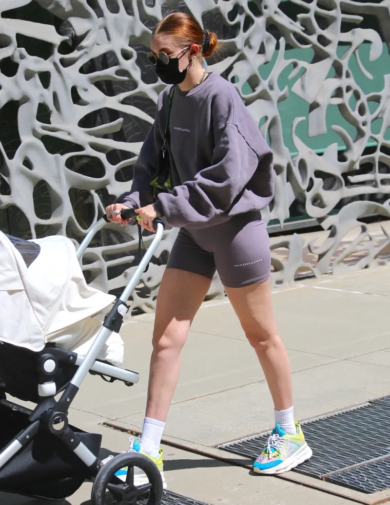 Gigi Hadid (25) postala je majka u rujnu prošle godine kada je rodila kćerkicu Khai. Od tada je odradila nekoliko snimanja i revija, no manekensku karijeru stavila je u drugi plan i posvetila se obitelji.