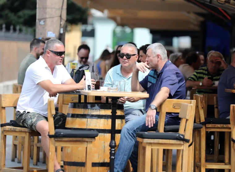 Zagrebačka špica ni ove subote nije zakazala: Lijepa plavuša svojim stajlingom krala pažnju i mamila poglede