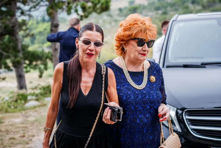 Ana Gruica se po drugi puta vjenčala sa psihijatrom Boranom Uglešićem, ovoga puta pred oltarom