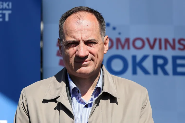 Slaven Dobrović je treći Mostov ministar smijenjen Plenkovićevim dekretom 27. travnja 2017. On je bio zadužen za resor zaštite okoliša i energetike, kojeg će preuzeti Tomislav Ćorić. Kasnije je napustio Most i priključio se Domovinskom pokretu, ali bez znatnijeg političkog angažmana.