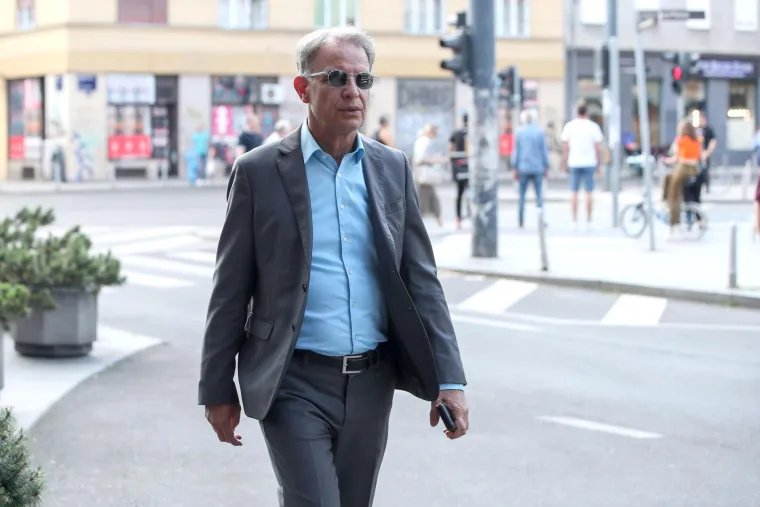 Gari Cappelli bio je ministar turizma u prvoj Plenkovićevoj vladi. Može se pohvaliti rekordnim turističkim rezultatima u 2019. godini. Iako nije imao afera, Plenković se odrekao njegovih usluga formiranjem druge vlade u kojoj ga je zamijenila Nikolina Brnjac. Kao i dobar dio ministara s ove liste, Cappelli je saborski zastupnik i član središnjeg odbora HDZ-a. 