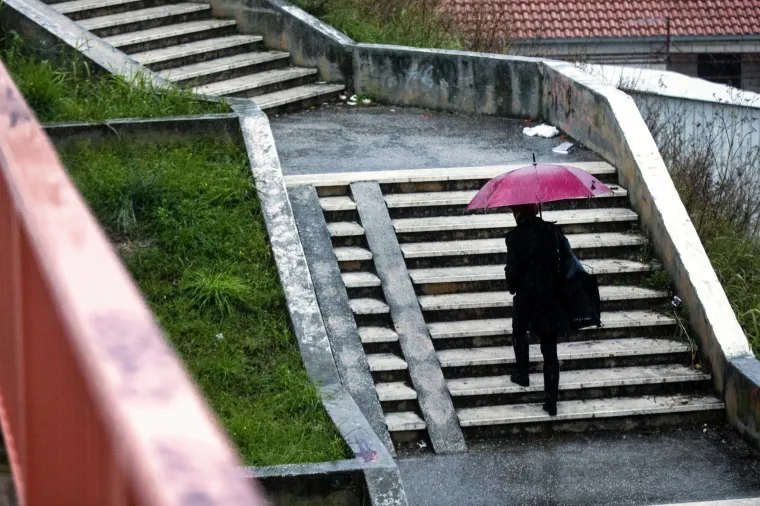 [FOTO] KAOS U SPLITU: Grad je poplavljen, prometnice su pod vodom; Vatrogasci izvlače aute i ispumpavaju vodu iz kuća i zgrada