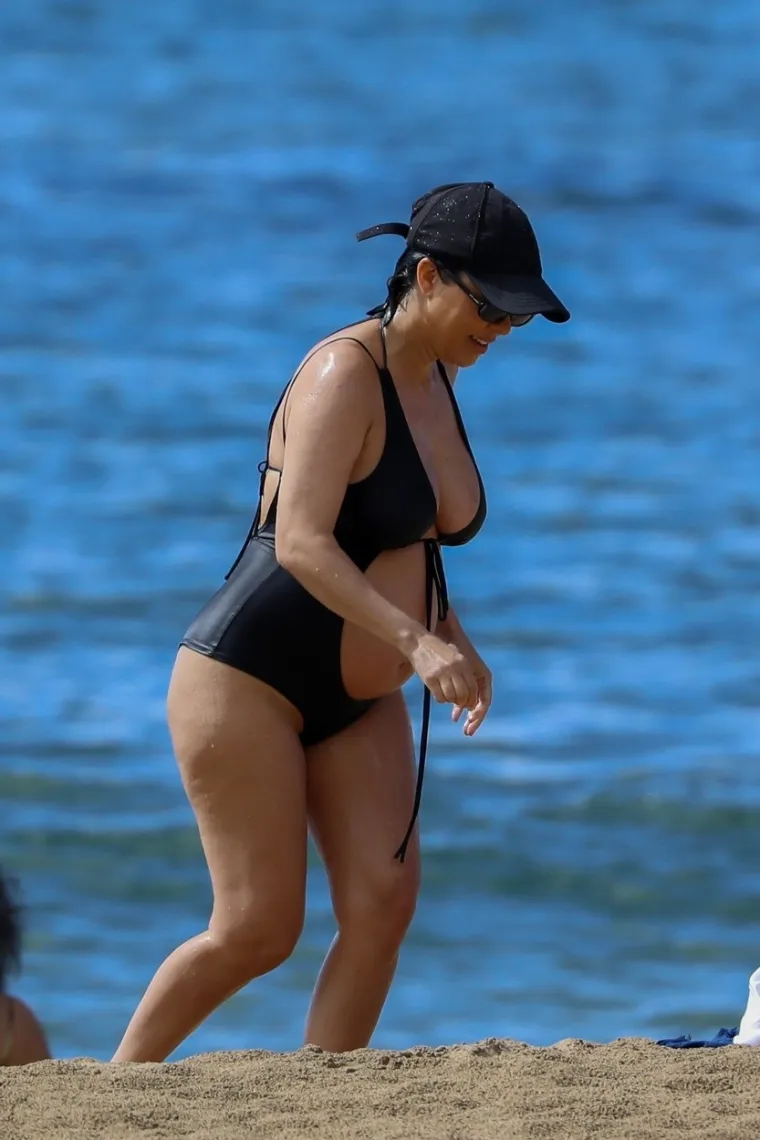 Jedna od sestara Kardashian je do sada pokazivala svoje obline, a sada ponosno pokazuje svoj trudnički trbuh