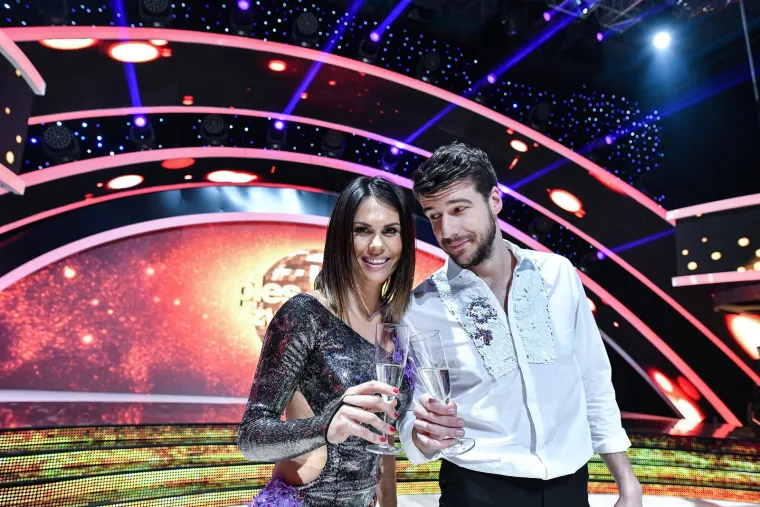 Viktorija je s Markom Mrkićem sudjelovala u plesnom spektaklu &quot;Ples sa zvijezdama&quot; u produkciji Nove TV koji je okupio čak 11 parova.