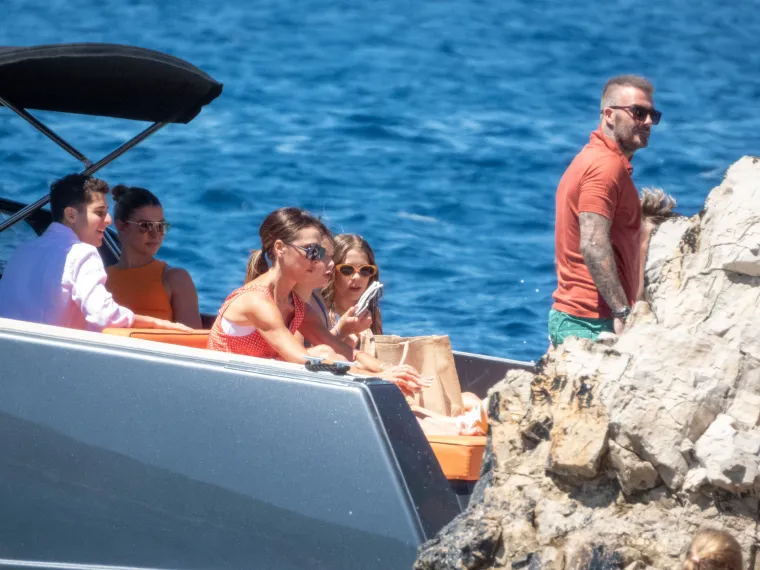 Beckhamovi stigli na Jadran! U popodnevnim satima iskrcali se na Lopud