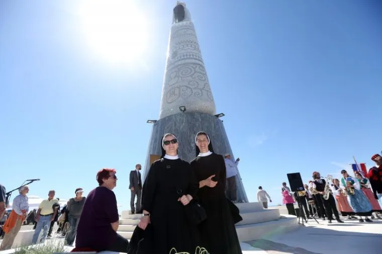 BLAGOSLOVLJEN 17-METARSKI KIP GOSPE OD LORETA: Petrina oduševljen, Đani Maršan otpjevao 'Bože čuvaj Hrvatsku'