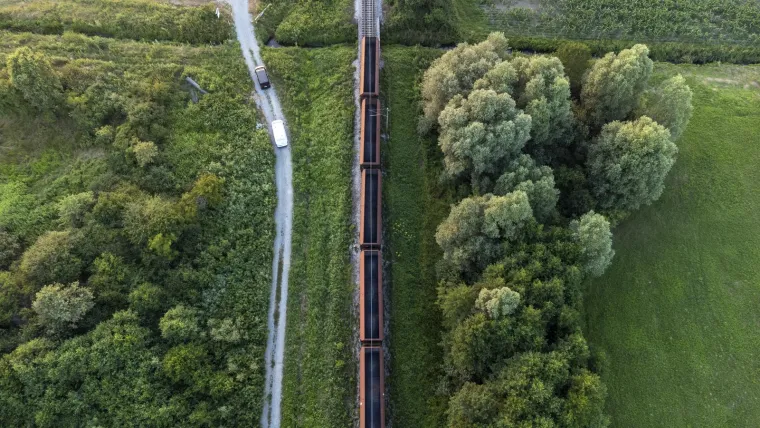 Ovo je teretni vlak koji je iskočio s tračnica na pruzi Zagreb-Vinkovci