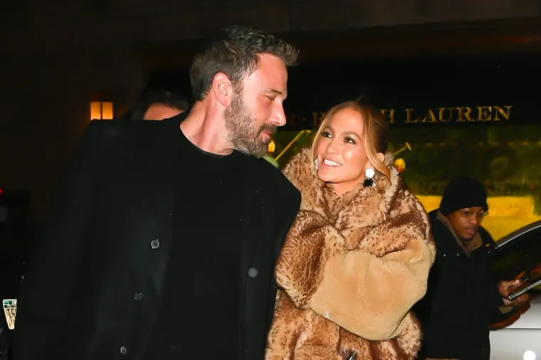 J.Lo i Ben Affleck slave prvu godišnjicu braka: Sudeći po izrazima njegova lica, on je najtužniji suprug na svijetu