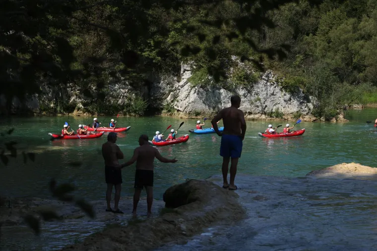 Kakvo more, kakvi bakrači, prava zabava je na ovom mjestu, a i najskeptičnije će razuvjeriti vrući prizori