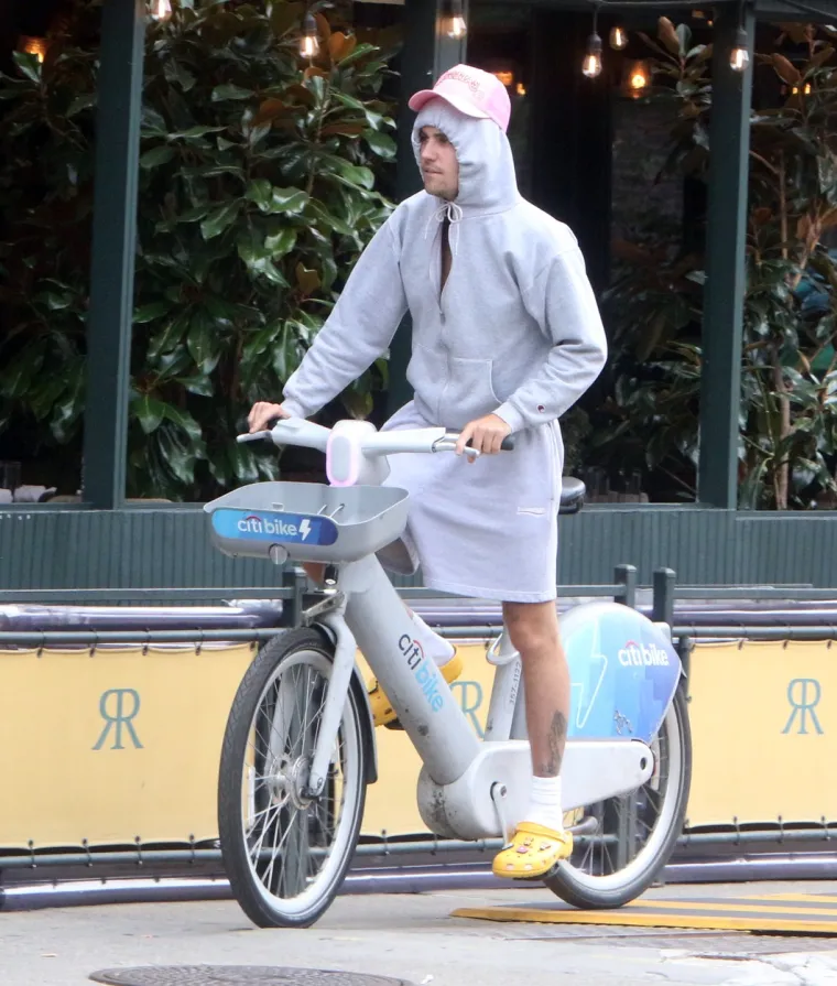 Justin Bieber odveo suprugu na večeru, ali nije se baš zabavila: Hailey se skockala, a on tumara kao neki ludi vagabundo