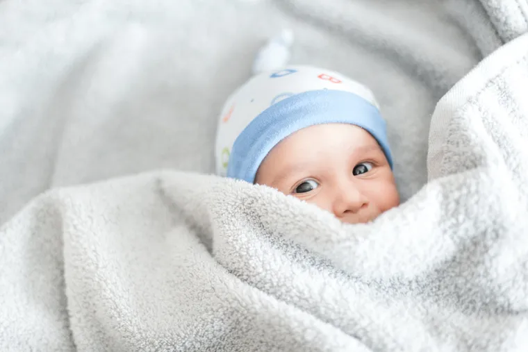 &quot;Donijeli su me kući iz bolnice u dekici koju je ubojica dao mojoj mami. Bila je oko 7 mjeseci trudna sa mnom i tražila je potrepštine za bebe na garažnim rasprodajama. Jedan muškarac je primijetio da je trudna, pozvao ju je na limunadu i užinu i dao joj dječju dekicu svoje kćeri. Ubrzo nakon toga saznali smo da je uhićen, osuđen i zatvoren zbog ubojstva svoje žene i muža svoje ljubavnice.&quot;