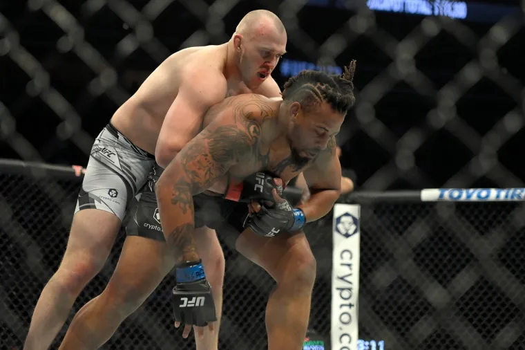 Zastrašujući Sergej Spivak novo UFC otkriće: Bez kontrole trga sve pred sobom; Pogledajte što ima istetovirano na prsima