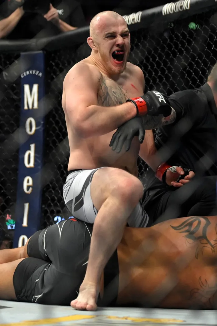 Zastrašujući Sergej Spivak novo UFC otkriće: Bez kontrole trga sve pred sobom; Pogledajte što ima istetovirano na prsima