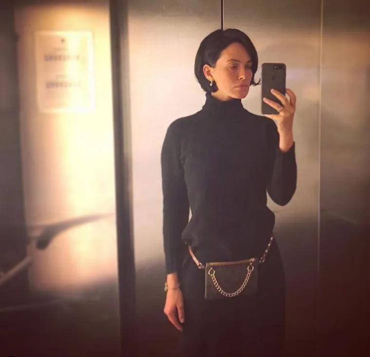 Ukrajinska Playboyeva zečica noći provodi u podrumu, a tijekom dana u uniformi guli krumpire za vojnike