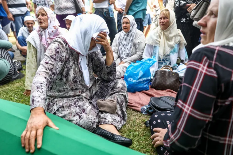Suze i molitva u Potočarima: Obitelji ubijenih prisjećaju se svojih najmilijih
