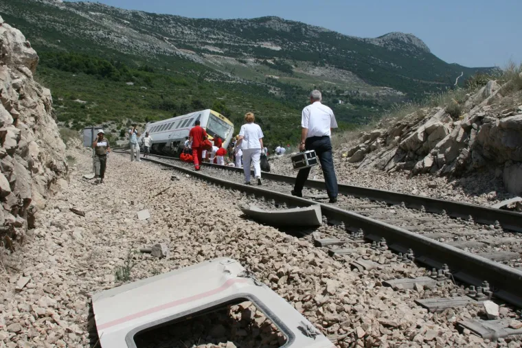 Prošlo je 14 godina od najstrašnije željezničke nesreće u povijesti Hrvatske. Vlak je strugao po stijenama, 'otvorio se pravi pakao'