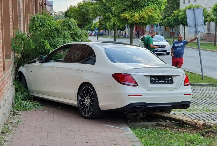 Nogometaš Osijeka Petar Bočkaj imao prometnu nesreću. U Osijeku se zabio u drvo pa u automobil koji je bio parkiran. Policija te ga podvrgnula testiranju na alkohol, a napuhao je 0,0. Početkom godine Bočkaj se zabio pijan u benzinsku nakon koncerta Saše Matića zbog čega je izbačen iz momčadi, ali je nekoliko mjeseci poslije rehabilitiran.