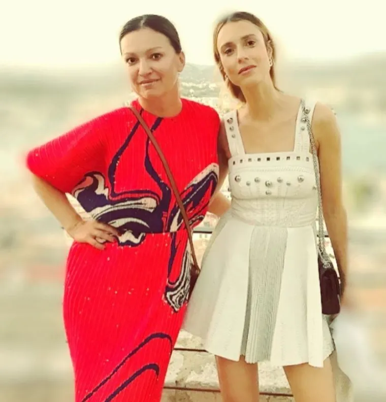 Aleksandra se ne voli previše hvaliti luksuznim načinom života te je poprilično samozatajna, nema niti društvene mreže.