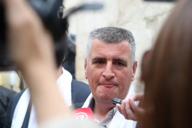 SPLIĆANI SLAVE FEŠTU SV. DUJE: Pogledajte kako je izgledala procesija, Kerum sve promatrao s prozora poput Pape