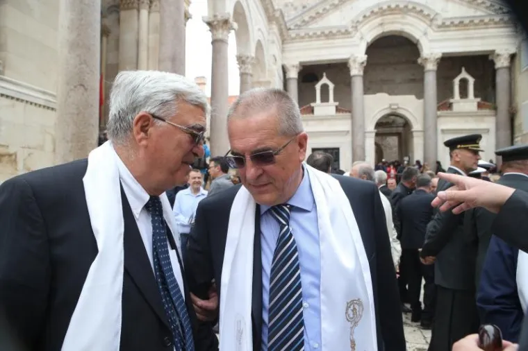 SPLIĆANI SLAVE FEŠTU SV. DUJE: Pogledajte kako je izgledala procesija, Kerum sve promatrao s prozora poput Pape