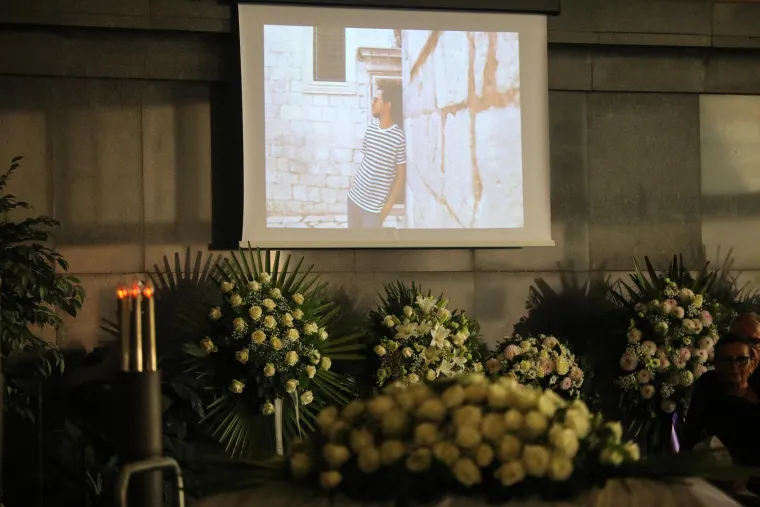 Posljednji ispraćaj Marka Babića na Mirogoju, obitelj i prijatelji se opraštaju uz bijele ruže i posebne pjesme