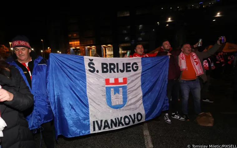 Sve je spremno za spektakl na Maksimiru: 'Ludnica' je krenula, a atraktivne djevojke su ukrale svu pažnju
