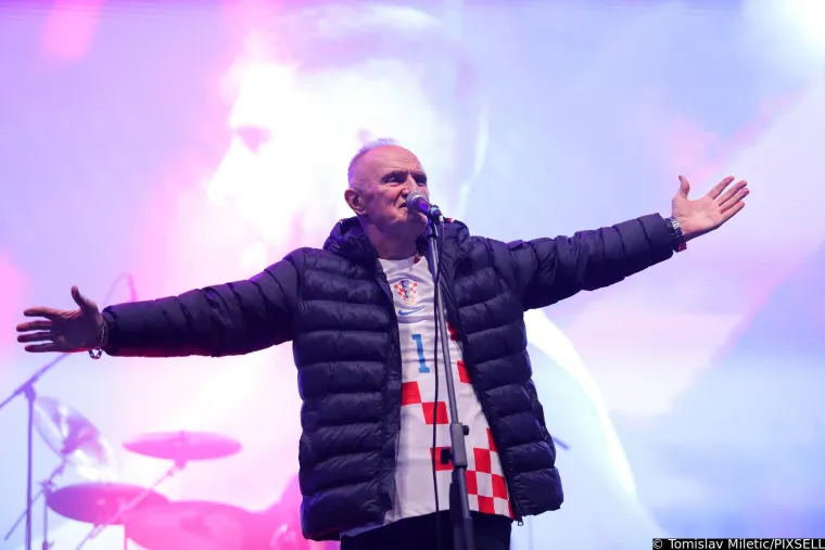 Sve je spremno za spektakl na Maksimiru: 'Ludnica' je krenula, a atraktivne djevojke su ukrale svu pažnju