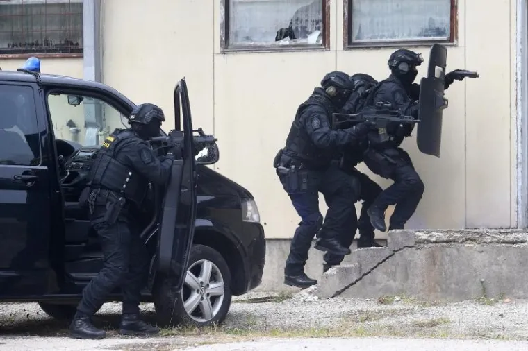 SPECIJALCI U AKCIJI: Pogledajte kako je izgledala spektakularna vježba i kako su završili 'teroristi'