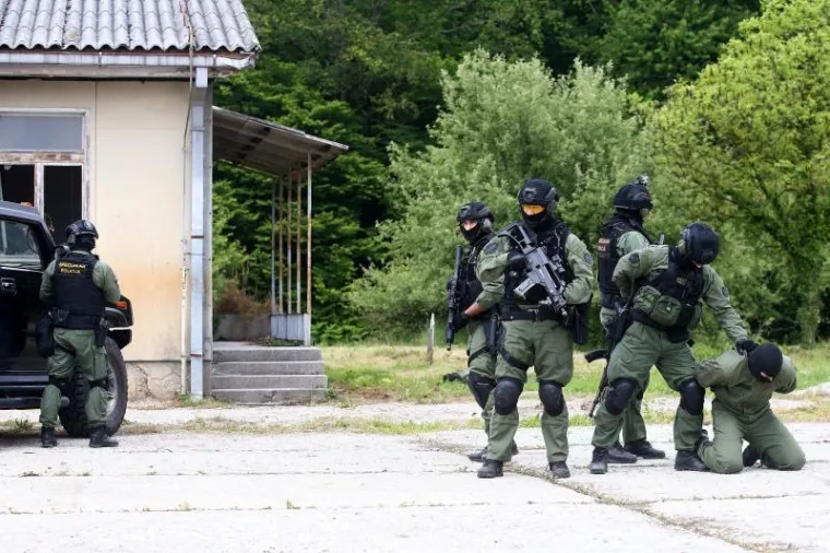 SPECIJALCI U AKCIJI: Pogledajte kako je izgledala spektakularna vježba i kako su završili 'teroristi'