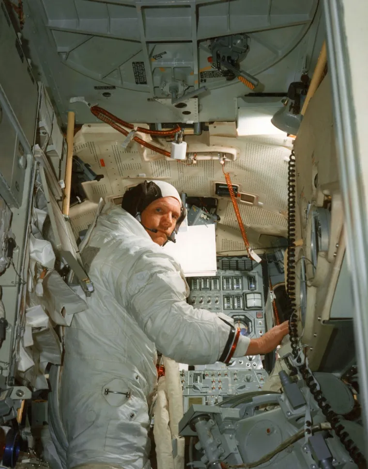 Apollo 11 je bila svemirska misija koja je 20. srpnja 1969. dovela prve ljude na Mjesec. Svemirski let, koji su provele Sjedinjene Države, smatra se velikim postignućem u povijesti istraživanja i predstavlja pobjedu SAD-a u hladnoratovskoj svemirskoj utrci sa Sovjetskim Savezom.