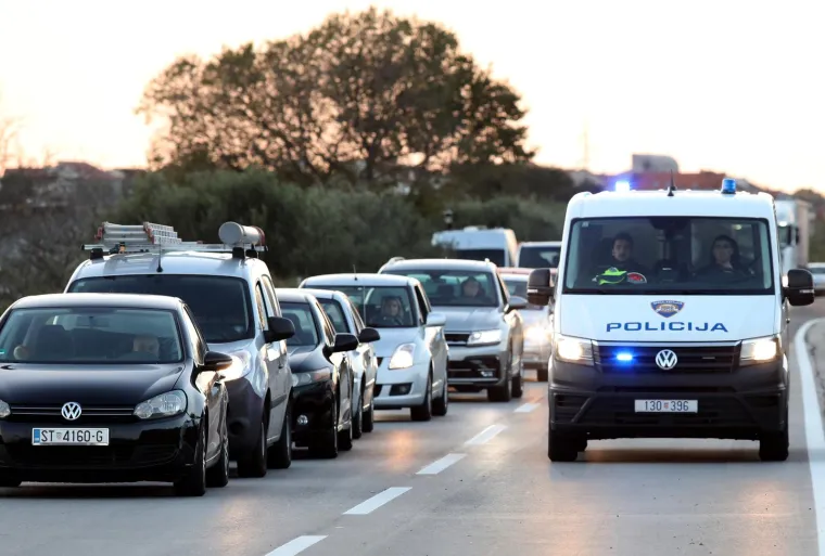 Šest vozila sudjelovalo u sudaru kod Vrpolja, pogledajte nevjerojatne prizore