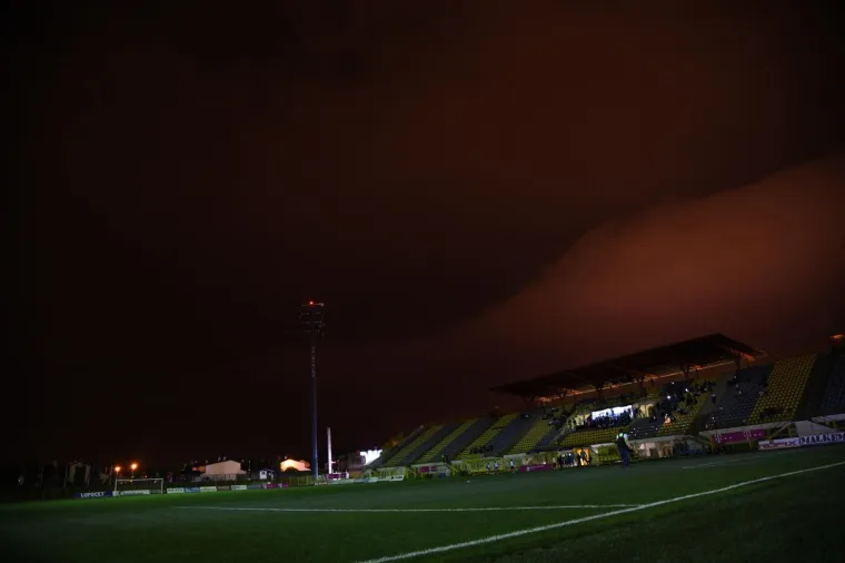 24.08.2019., Zapresic - SRC Zapresic, 6. kolo Hrvatski telekom Prve HNL: Inter Zapresic - Lokomotiva.Dolazak olujnog nevremena rezultirao nestankom struje  
Photo: Josip Regovic/PIXSELL